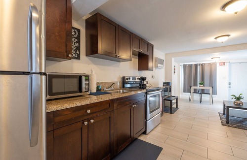 Hollywood Apartment | Super Cozy Hollywood Apt with AC/Parking/Wifi by Hard Rock Casino in Hollywood!