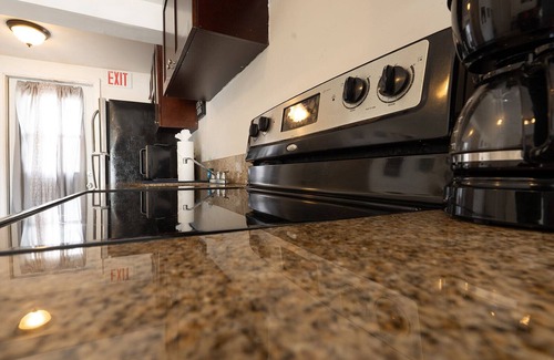Hollywood Apartment | Super Cozy Hollywood Apt with AC/Parking/Wifi by Hard Rock Casino in Hollywood!