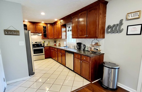 Pine Forest House | 🌟Super Cute & Comfy Charmer; Baby-Friendly; 7 miles to Ft Bragg🌟