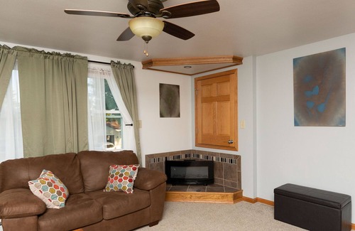 Allouez House | Super cute home located on a dead end street close to Lambeau Field