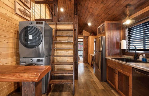 Island Park Cabin | SUPER CUTE RUSTIC & CLEAN HOME 40 minutes to YNP