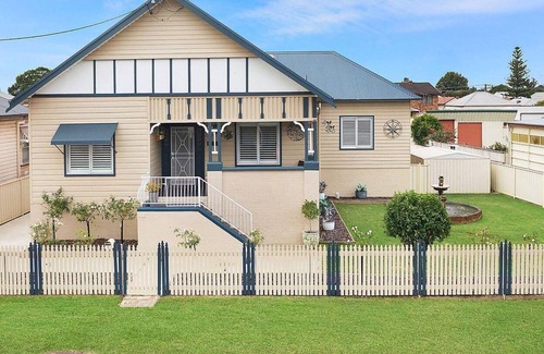 Cessnock House | SUPER DEALS FOR OCT AND NOV FROM $300 PER NIGHT KAMIRA HOUSE ENTERTAINING HOME