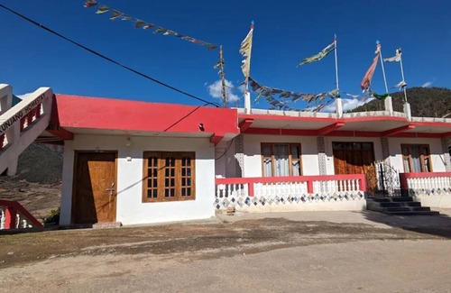 Bomdila Bed & Breakfast | SUPER DELUXE KING SIZE × 2 BEDROOM