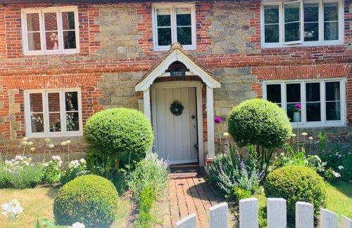 Lodsworth Villa | Super Host Large Luxury Cottage South Downs Park