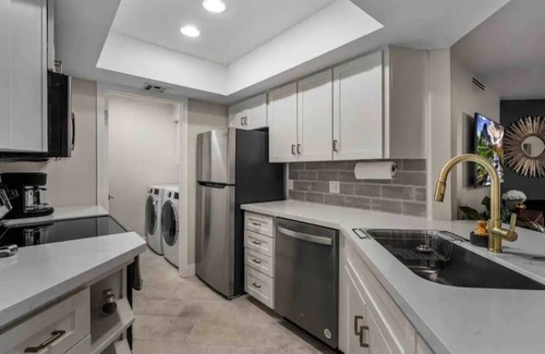 Camelback East Condo | Super Host w/23 reviews on Airbnb! Fantastic Location- Biltmore Luxury Condo