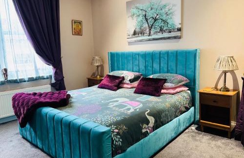 St Leonards-On-Sea House | Super King, Close to Beach, Shops, Train, Shared Bathroom