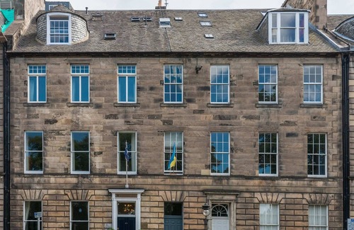 New Town House | Super King Garden Suite with En-suite