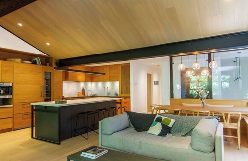 Blackcomb House | Super Lux Cabin in the Woods. Private Hot Tub & AC!