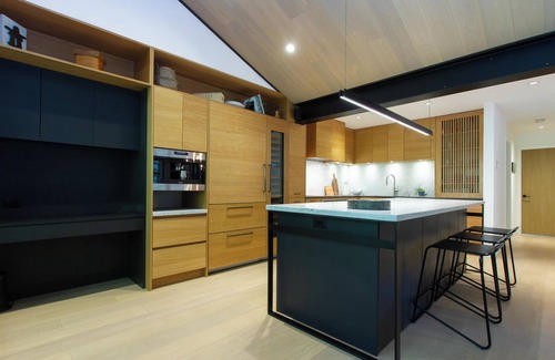 Blackcomb House | Super Lux Cabin in the Woods. Private Hot Tub & AC!