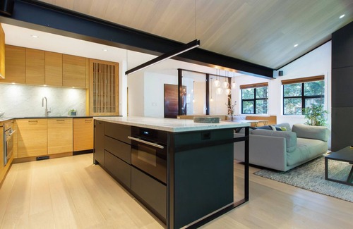 Blackcomb House | Super Lux Cabin in the Woods. Private Hot Tub & AC!