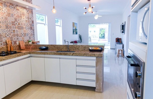 Caraguatatuba House | Super New House with Pool & Barbecue