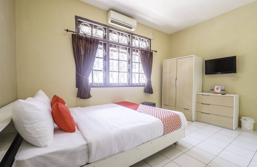 North Cirebon Hotel | Super OYO 1568 Stasiun Ka Cirebon Guest House