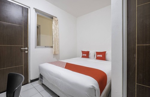 North Cirebon Hotel | Super OYO 1568 Stasiun Ka Cirebon Guest House