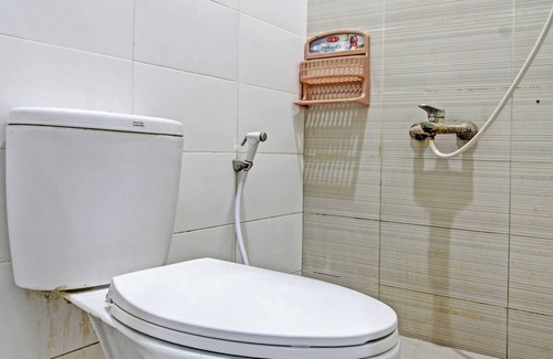 Tulungagung Hotel | Super OYO 91202 Family Guest House Syariah