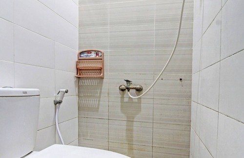 Tulungagung Hotel | Super OYO 91202 Family Guest House Syariah