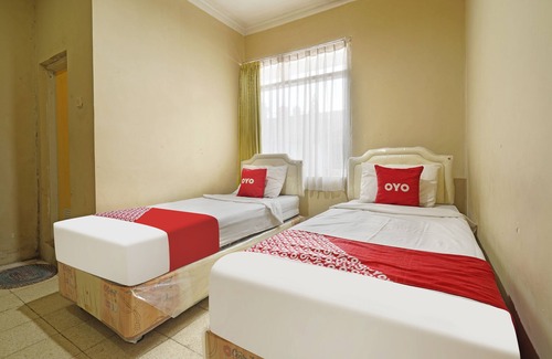 Dago Hotel | Super OYO 91350 Garden Hostel