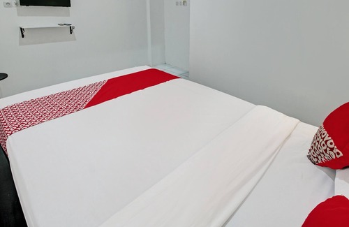 Tulungagung Hotel | Super OYO 92433 Sirih Gading Family Guest House