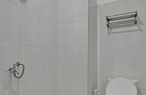 Tulungagung Hotel | Super OYO 92433 Sirih Gading Family Guest House