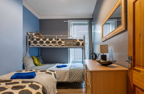 Newcastle-upon-Tyne House | super spacious Large Newcastle Apartment
