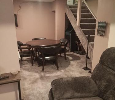 Lansing Apartment | Super Suite with Sauna, Pool Table and Arcade Game