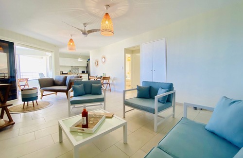 Trois-Ilets Apartment | Super T3 Neuf les Pieds Dans L'eau, Terrasse 4 Pers, vue mer = TOP Vacances