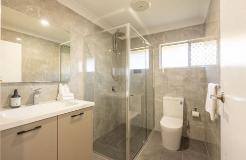 Macgregor House | Super Value 4BR House near Westfield/Shops/Parks