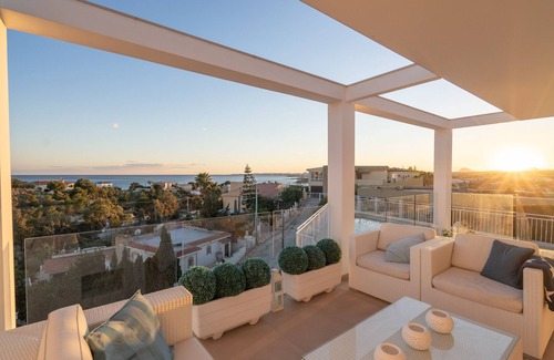 Coveta Fuma House | Super Villa: pool, air-co. free wifi, sea views, for 10 people.