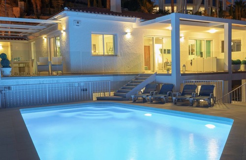 Coveta Fuma House | Super Villa: pool, air-co. free wifi, sea views, for 10 people.