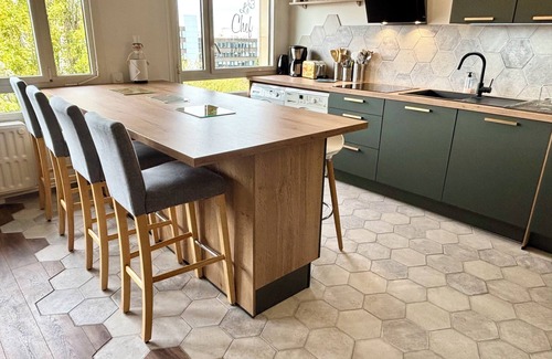 Saint-Remi Apartment | Superb 136m² bright and fully equipped. 4bbes/2sdb + free parking center