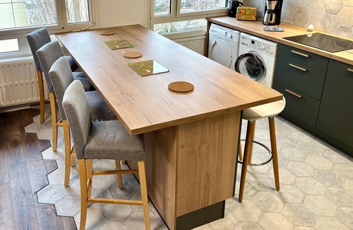 Saint-Remi Apartment | Superb 136m² bright and fully equipped. 4bbes/2sdb + free parking center