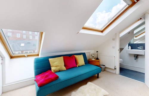 Clapham Apartment | Superb 2 bed flat next to Clapham South station