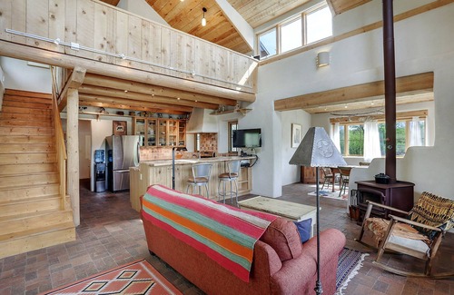 Abiquiu House | Superb - 2 Bedroom, 2 Bath, Sleeps 8 in beds plus more