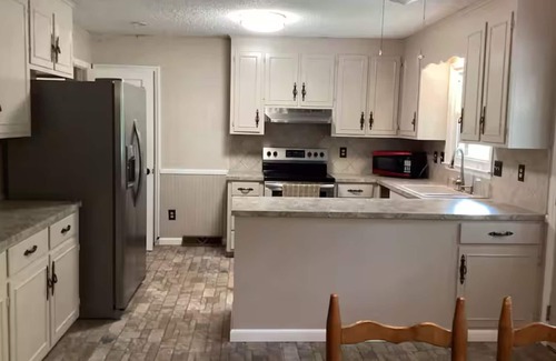 Cornelius House | Superb 2-bedroom bungalow in Cornelius with WiFi access