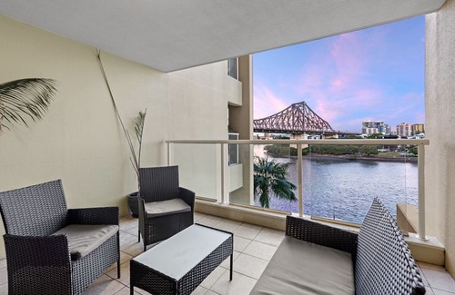 Fortitude Valley Apartment | Superb! 2Bed, 2Bath, 1Car, VIEWS ~ CBD