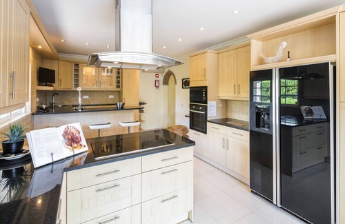 Carvoeiro Villa | Superb 5-bedroomed All Ensuite, Villa. *Heatable Pool * Hot tub * Beer Keg.