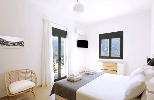 Vrachasi Villa | Superb 5BR Villa Perfect View at Crete