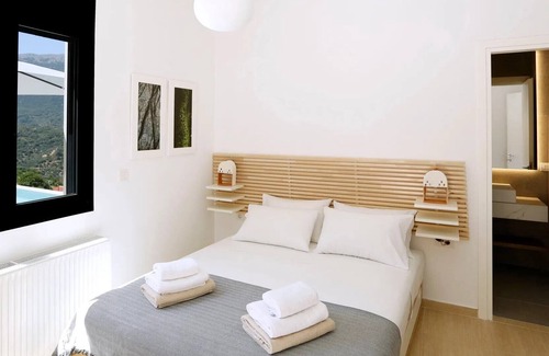 Vrachasi Villa | Superb 5BR Villa Perfect View at Crete