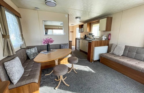 Clacton-on-Sea House | Superb 6 berth caravan with decking at Valley Farm Holiday Park ref 46565M
