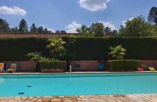 Rustrel Apartment | Superb apartment in a residence with swimming pool in the Lub.