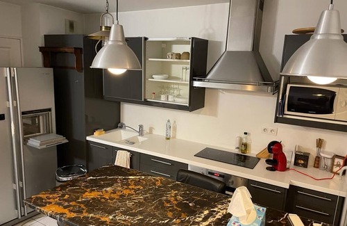 Etampes Condo | Superb apartment in downtown residence