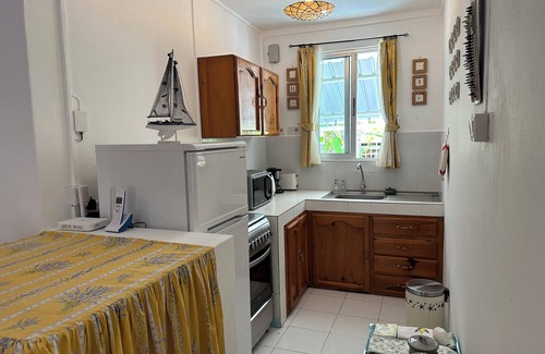 Pereybere Apartment | Superb apartment with pool, 3 minutes walk to beaches, restaurants & amenities