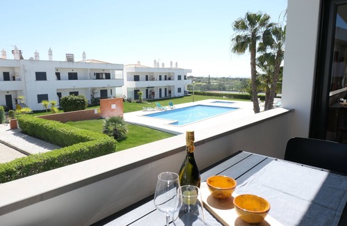 Pera Apartment | Superb apartment with pool and sea view
