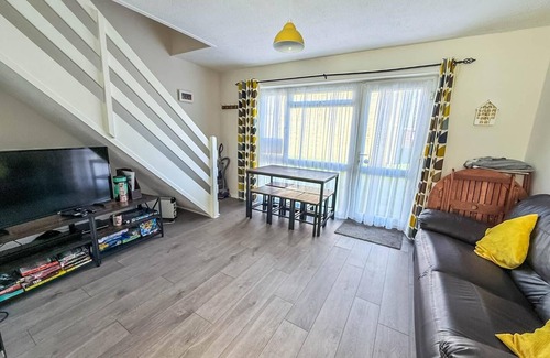 Great Yarmouth Ski Chalet | Superb chalet close to Hemsby beach with a modern interior, sleeps 5 ref 18151B