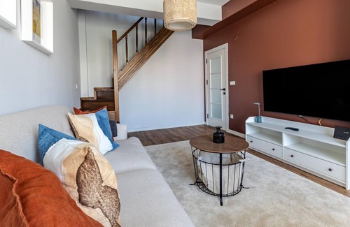 Umraniye Apartment | Superb Duplex Flat With Terrace in Umraniye