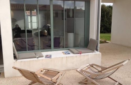 Ile-d'Aix House | Superb family home close to the beach, stylish and pleasant to live in.