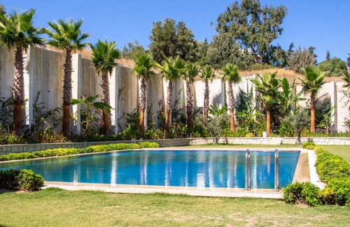 Cesme Apartment | Superb Flat near Sea with Shared Pool in Cesme