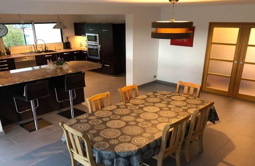 Sainte-Seve House | superb house ideally located 220 m2