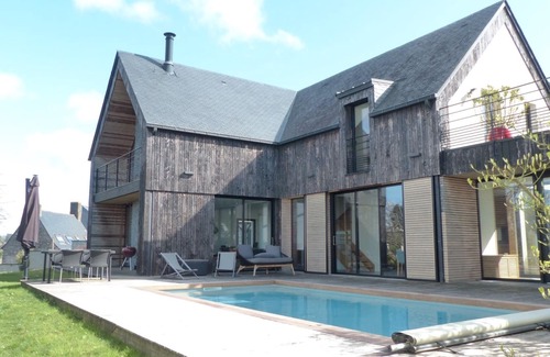 Port de St Goustan House | Superb house with swimming pool at the port of St Goustan