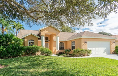 Central Naples House | SUPERB LAKESIDE VILLA WITH PRIVATE POOL NAPLES