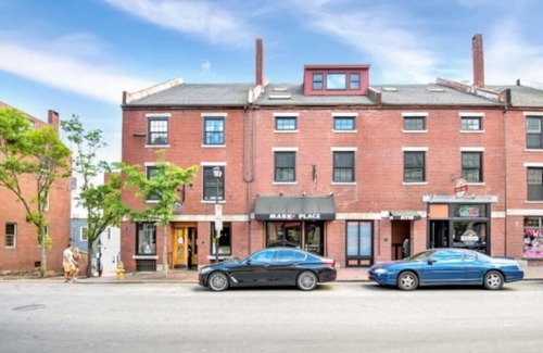 Old Port Apartment | Superb Location! Heart of Old Port/Spacious Condo